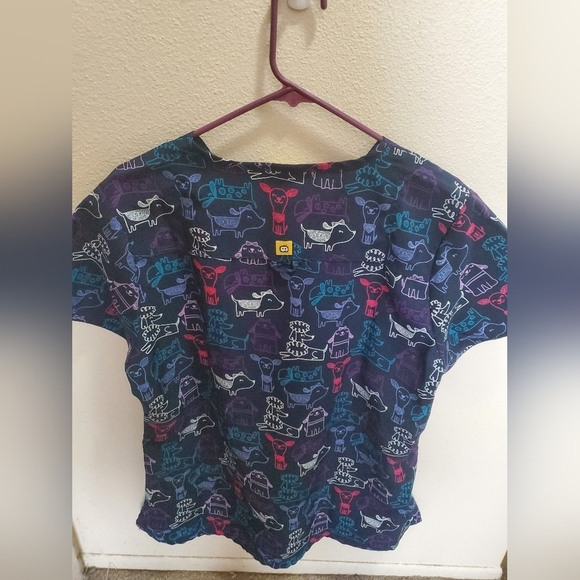 Wonderwink Dog Print Scrub Top - Picture 5 of 9